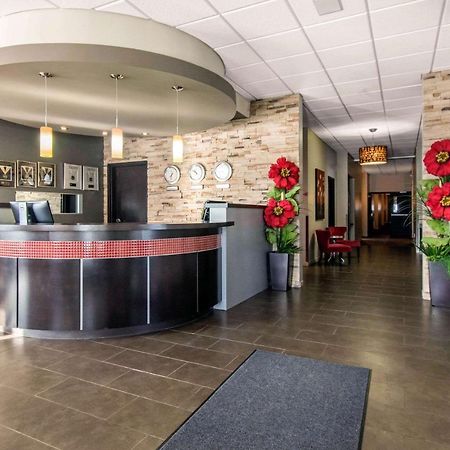 Econo Lodge Inn & Suites Saint Apollinaire Eksteriør bilde