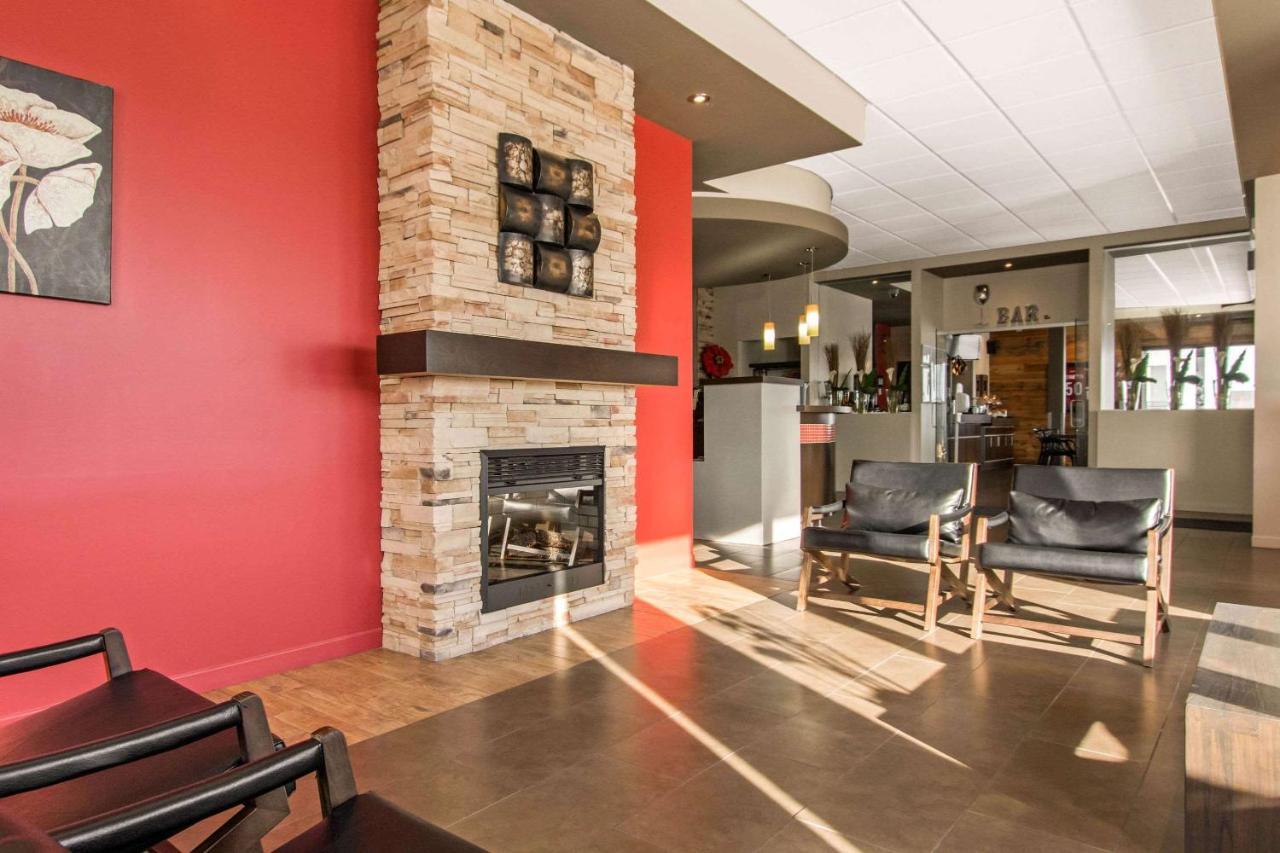 Econo Lodge Inn & Suites Saint Apollinaire Eksteriør bilde