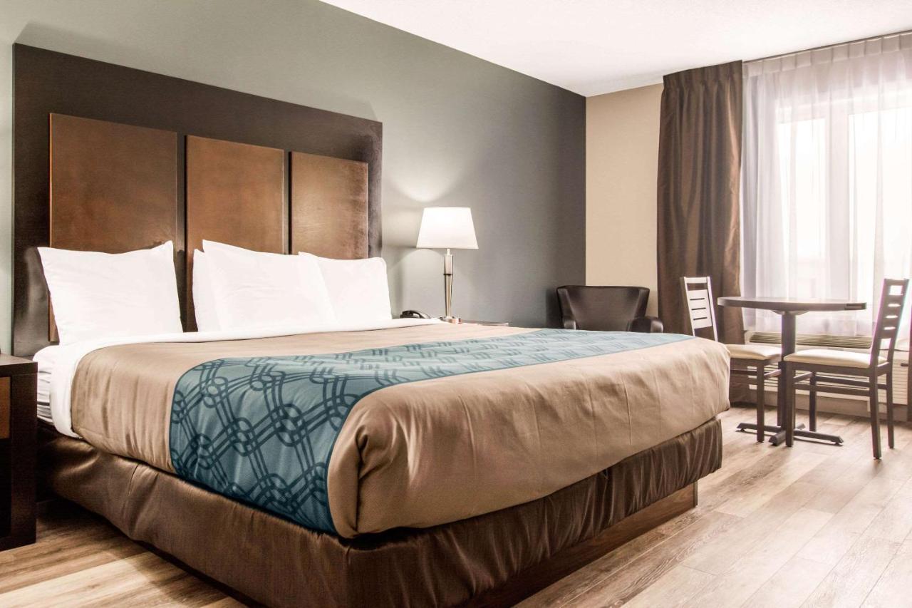 Econo Lodge Inn & Suites Saint Apollinaire Eksteriør bilde