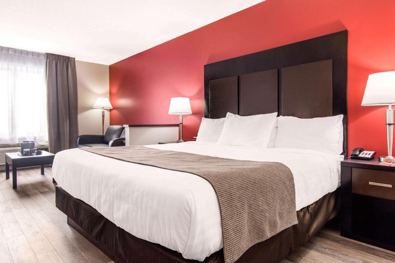 Econo Lodge Inn & Suites Saint Apollinaire Eksteriør bilde