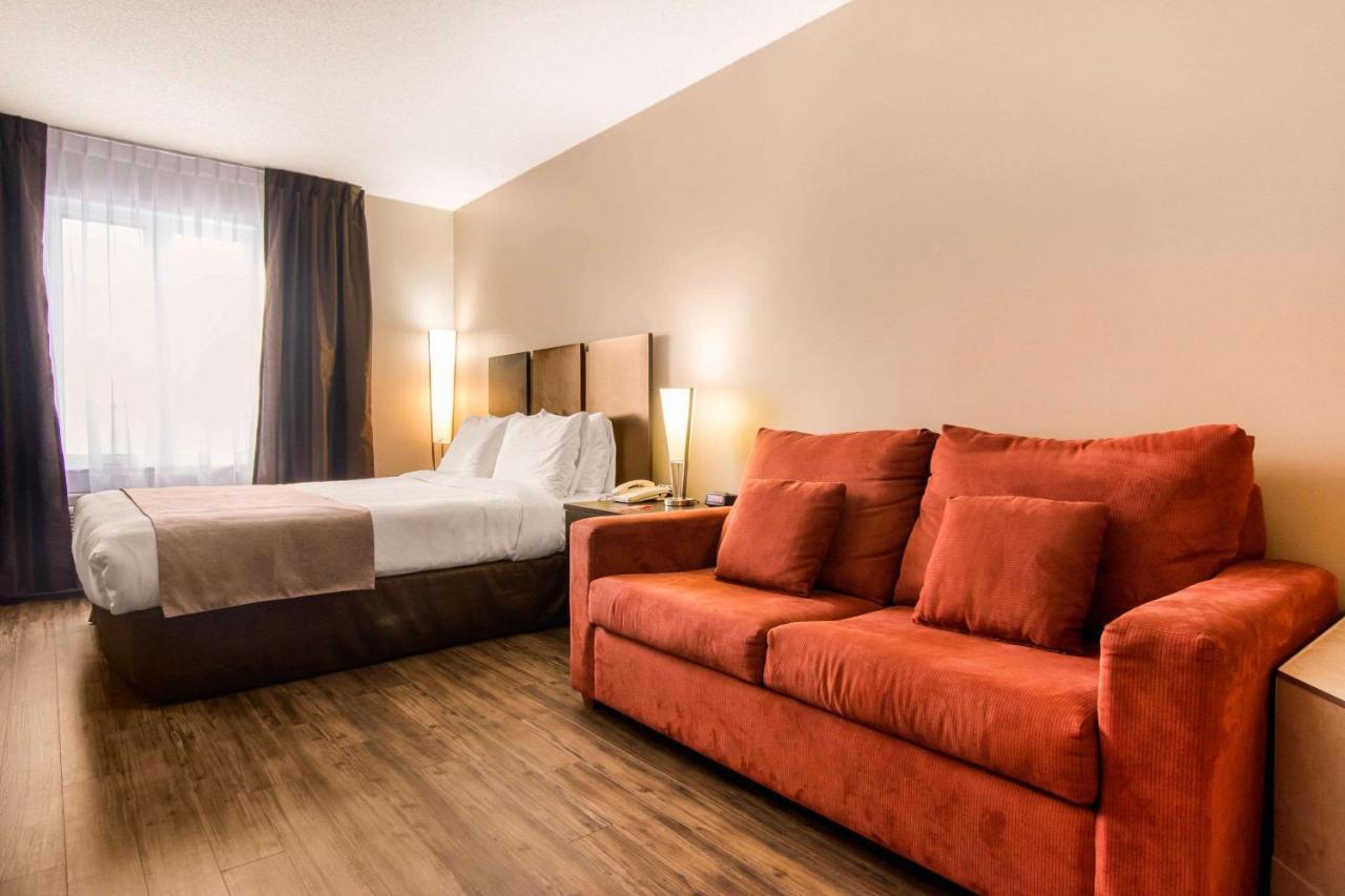 Econo Lodge Inn & Suites Saint Apollinaire Eksteriør bilde