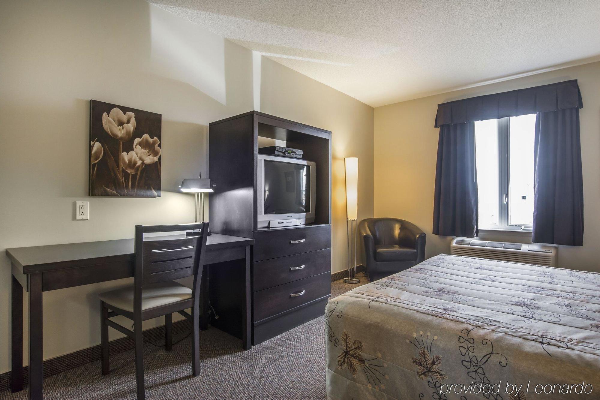 Econo Lodge Inn & Suites Saint Apollinaire Eksteriør bilde
