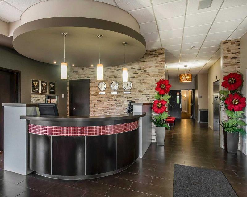Econo Lodge Inn & Suites Saint Apollinaire Eksteriør bilde