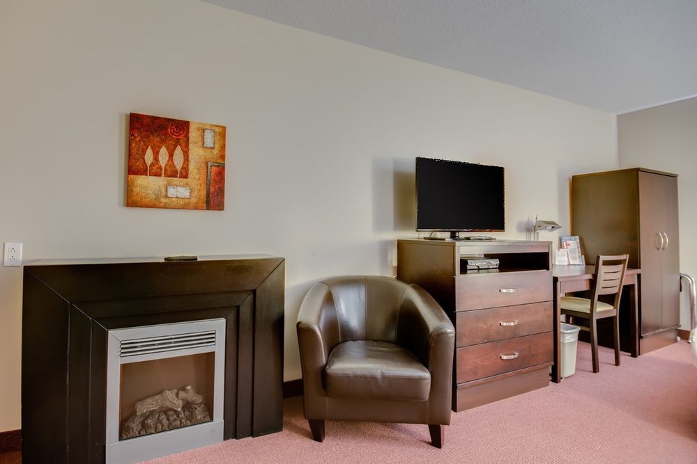Econo Lodge Inn & Suites Saint Apollinaire Eksteriør bilde