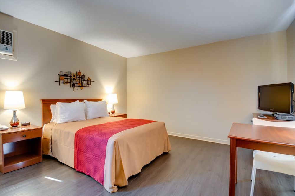 Econo Lodge Inn & Suites Saint Apollinaire Eksteriør bilde