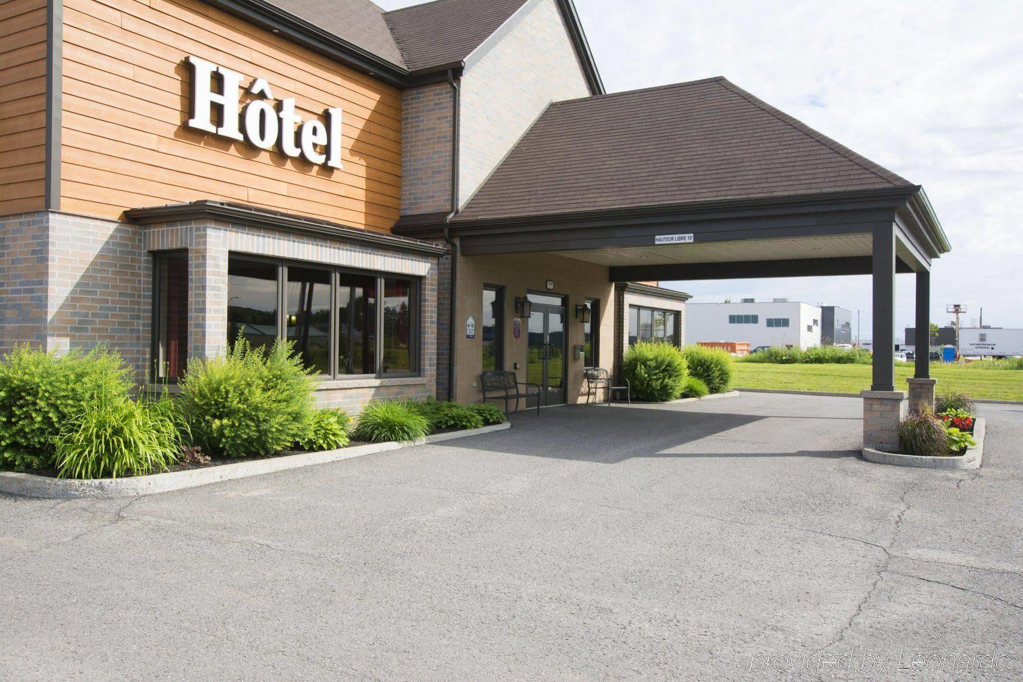 Econo Lodge Inn & Suites Saint Apollinaire Eksteriør bilde