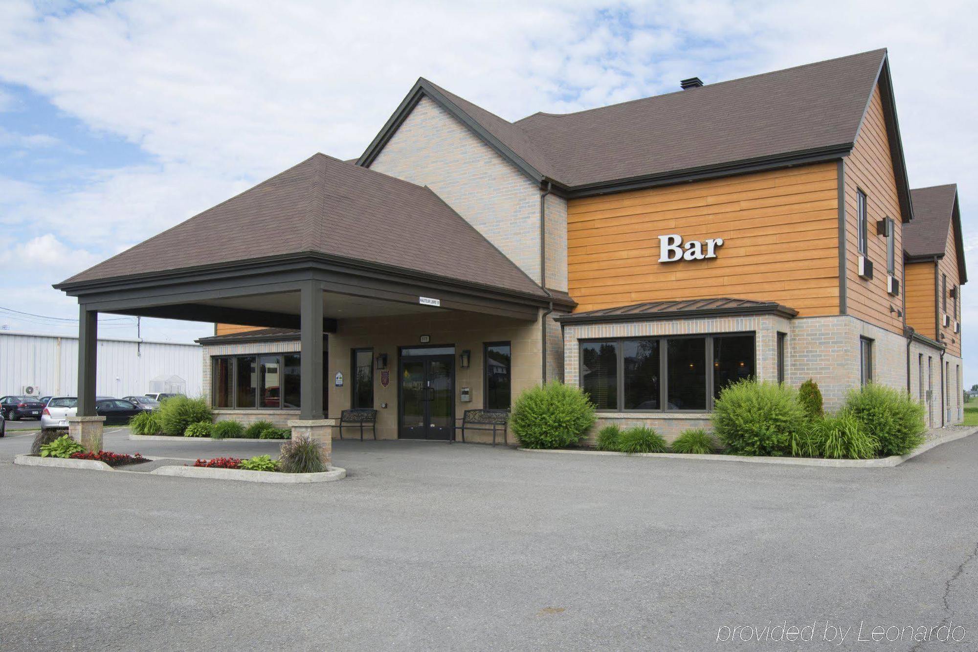 Econo Lodge Inn & Suites Saint Apollinaire Eksteriør bilde