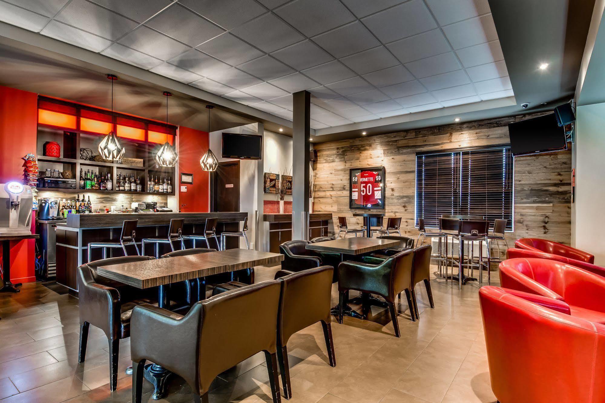 Econo Lodge Inn & Suites Saint Apollinaire Eksteriør bilde