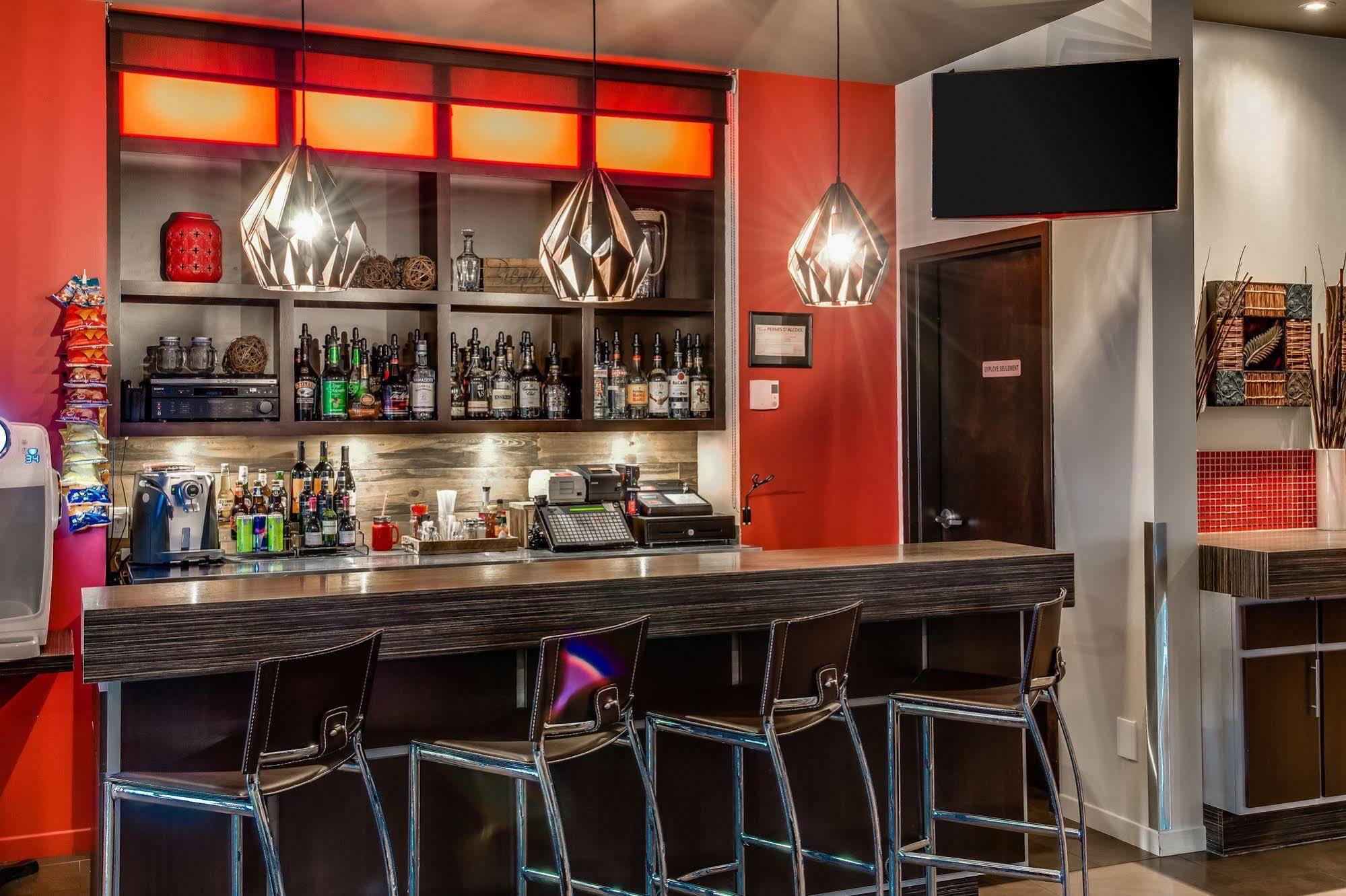 Econo Lodge Inn & Suites Saint Apollinaire Eksteriør bilde