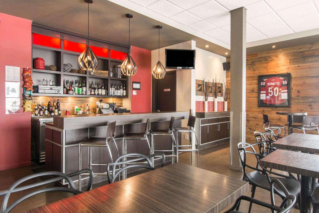 Econo Lodge Inn & Suites Saint Apollinaire Eksteriør bilde