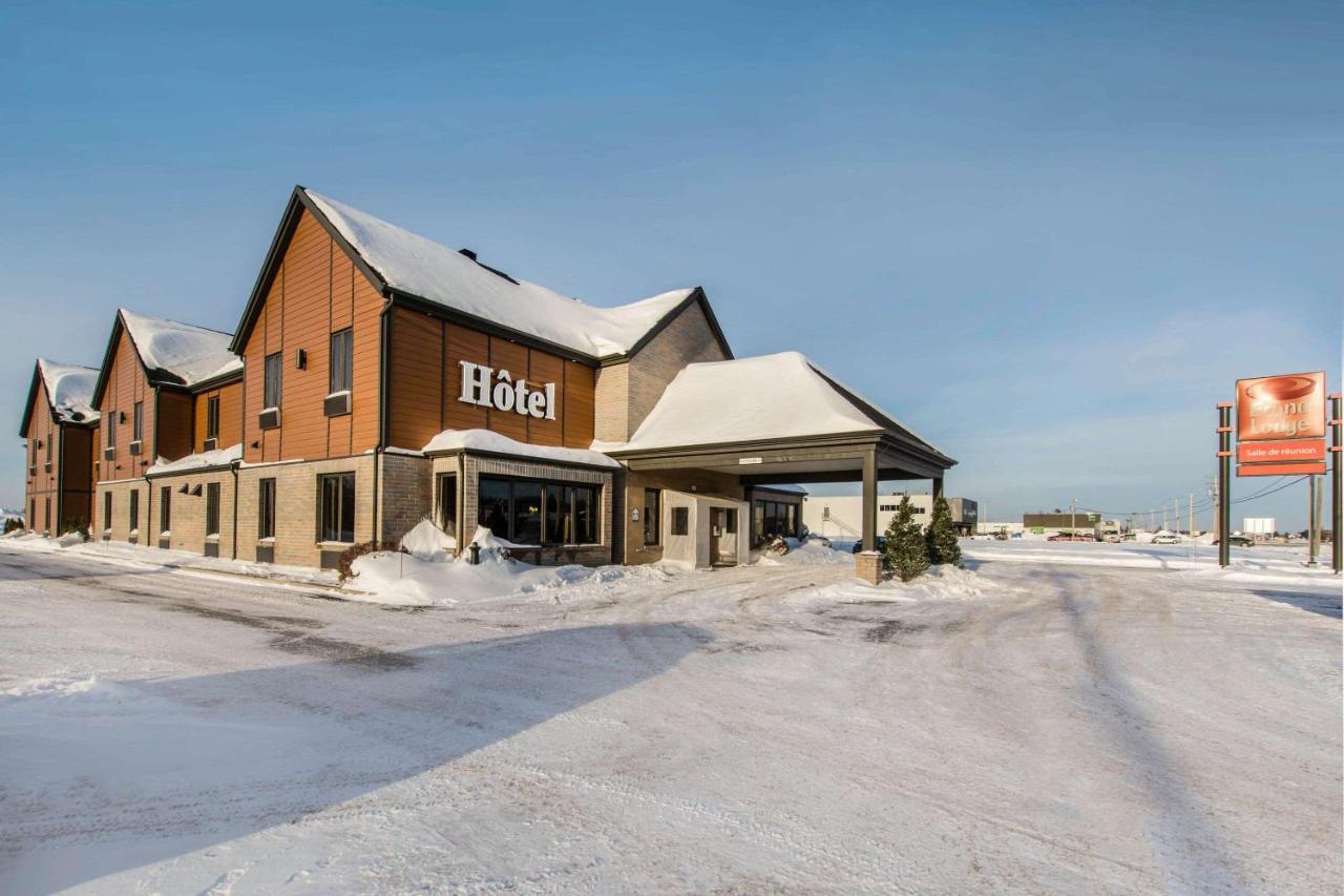 Econo Lodge Inn & Suites Saint Apollinaire Eksteriør bilde