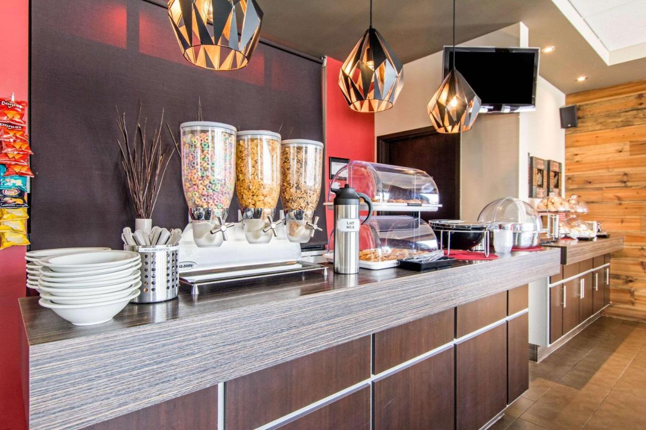 Econo Lodge Inn & Suites Saint Apollinaire Eksteriør bilde