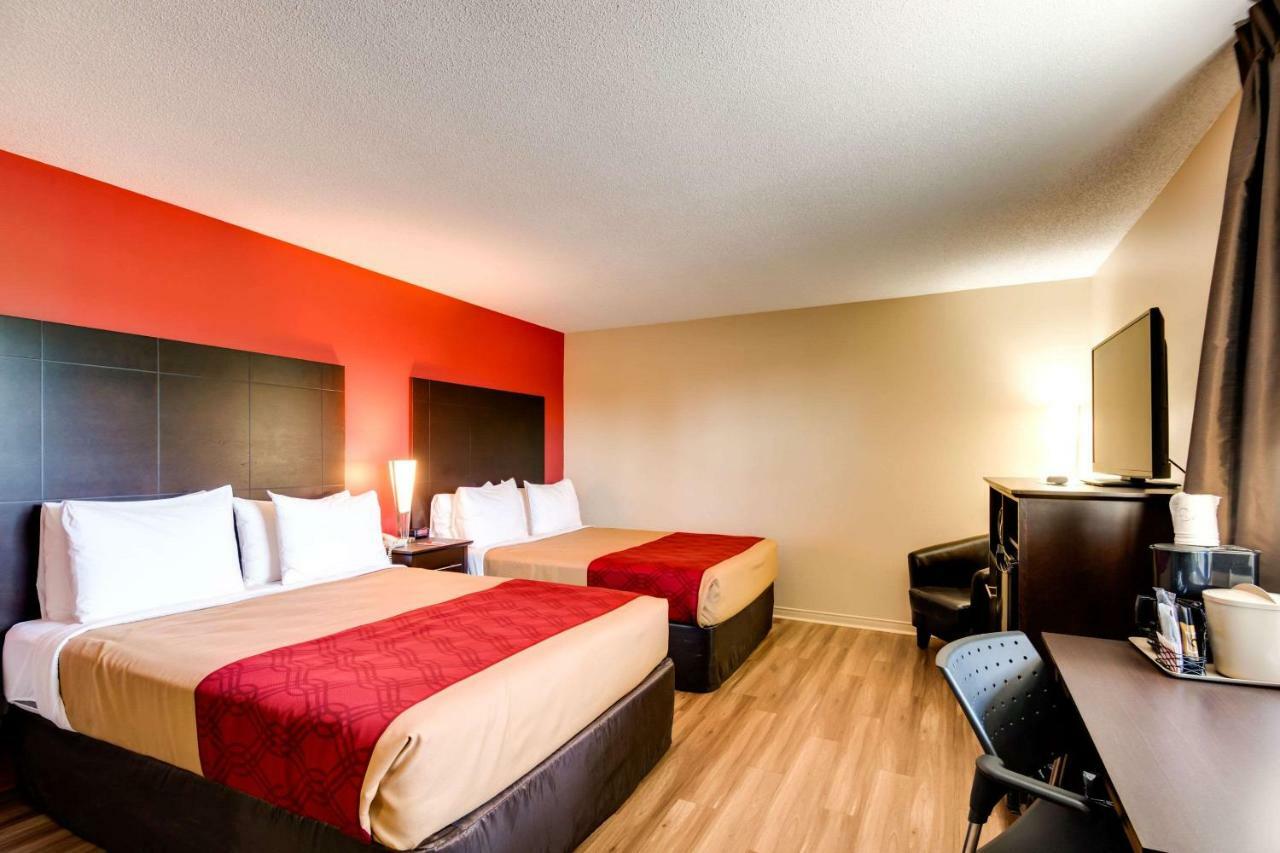 Econo Lodge Inn & Suites Saint Apollinaire Eksteriør bilde